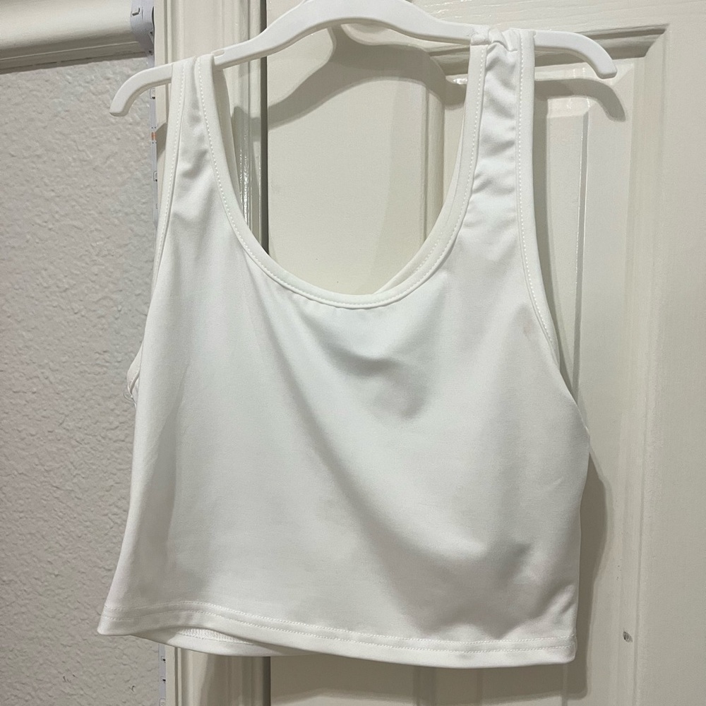 NWOT WHITE CROPPED TANK TOP SMALL GREAT CONDITION